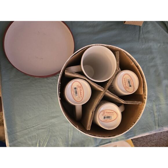 4 Holiday Glasses In Hatbox Christmas Cardinals Trees Holly - Picture 3 of 14